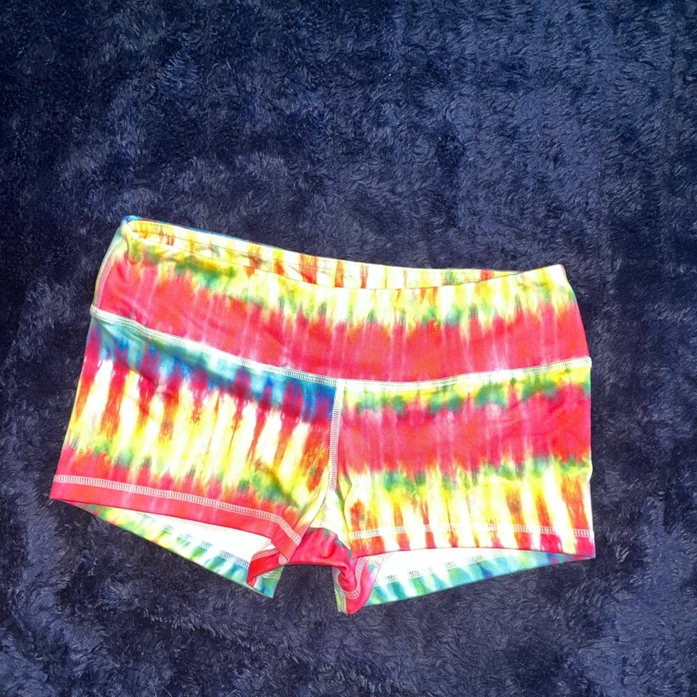 Beautiful Fleo shorts. Size medium, smoke free home. 2.5 inseam.